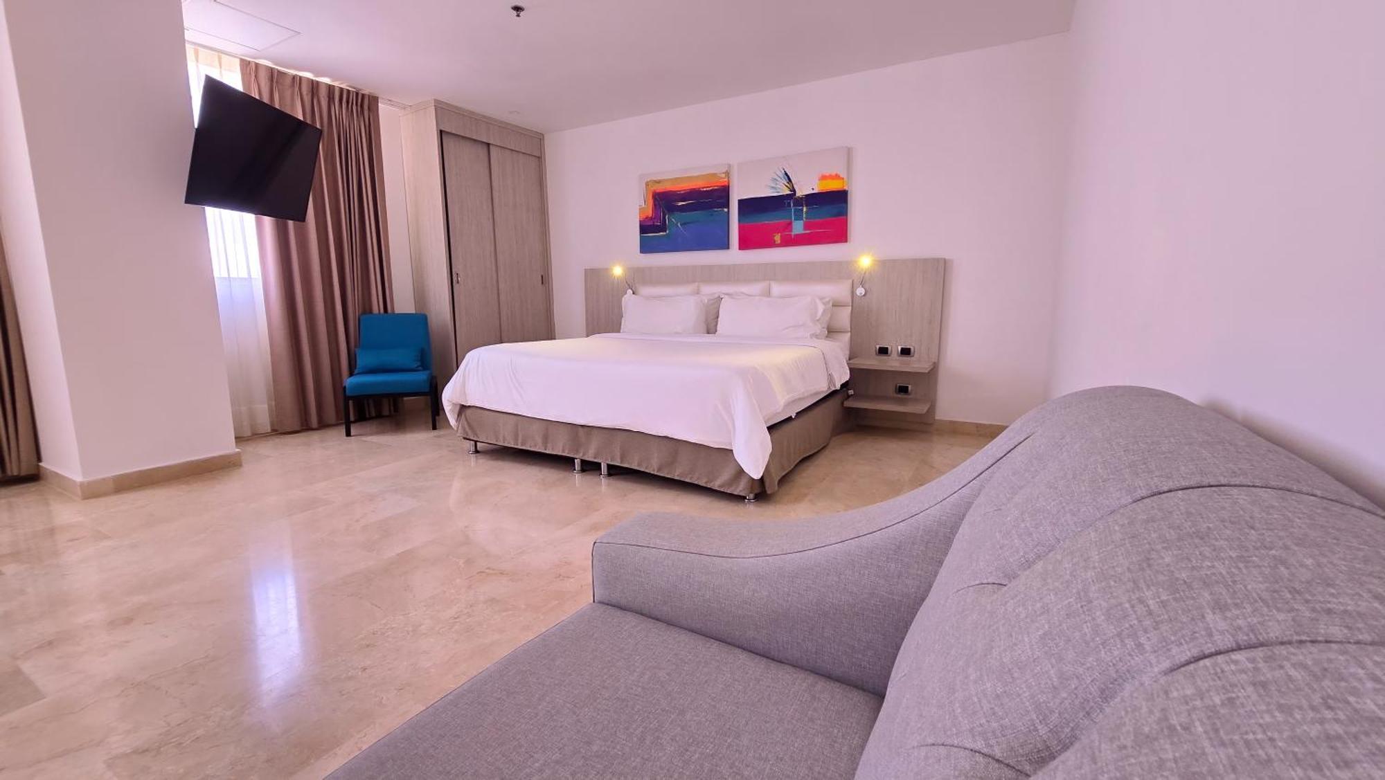 Suite con bañera de hidromasaje y vistas a la ciudad - Cama extragrande - No fumadores