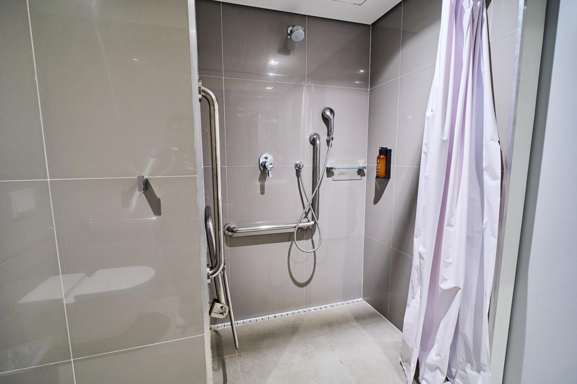 Standard PwD Disability Access 1 King Bed,1765936330:JPEG