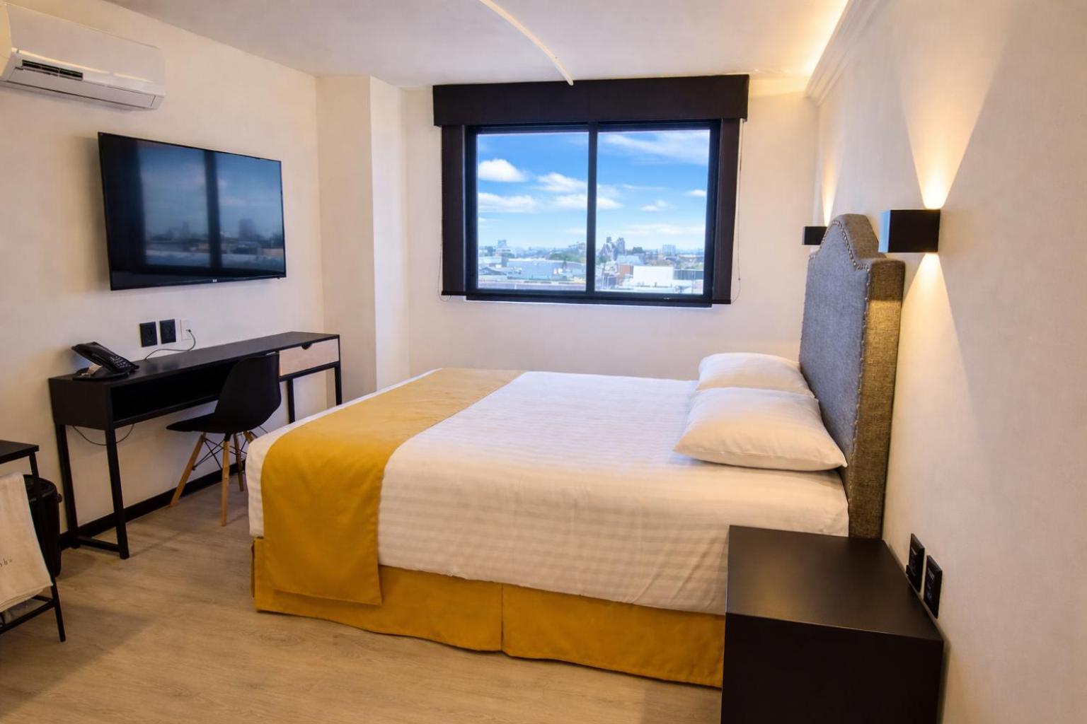 Habitación con cama grande