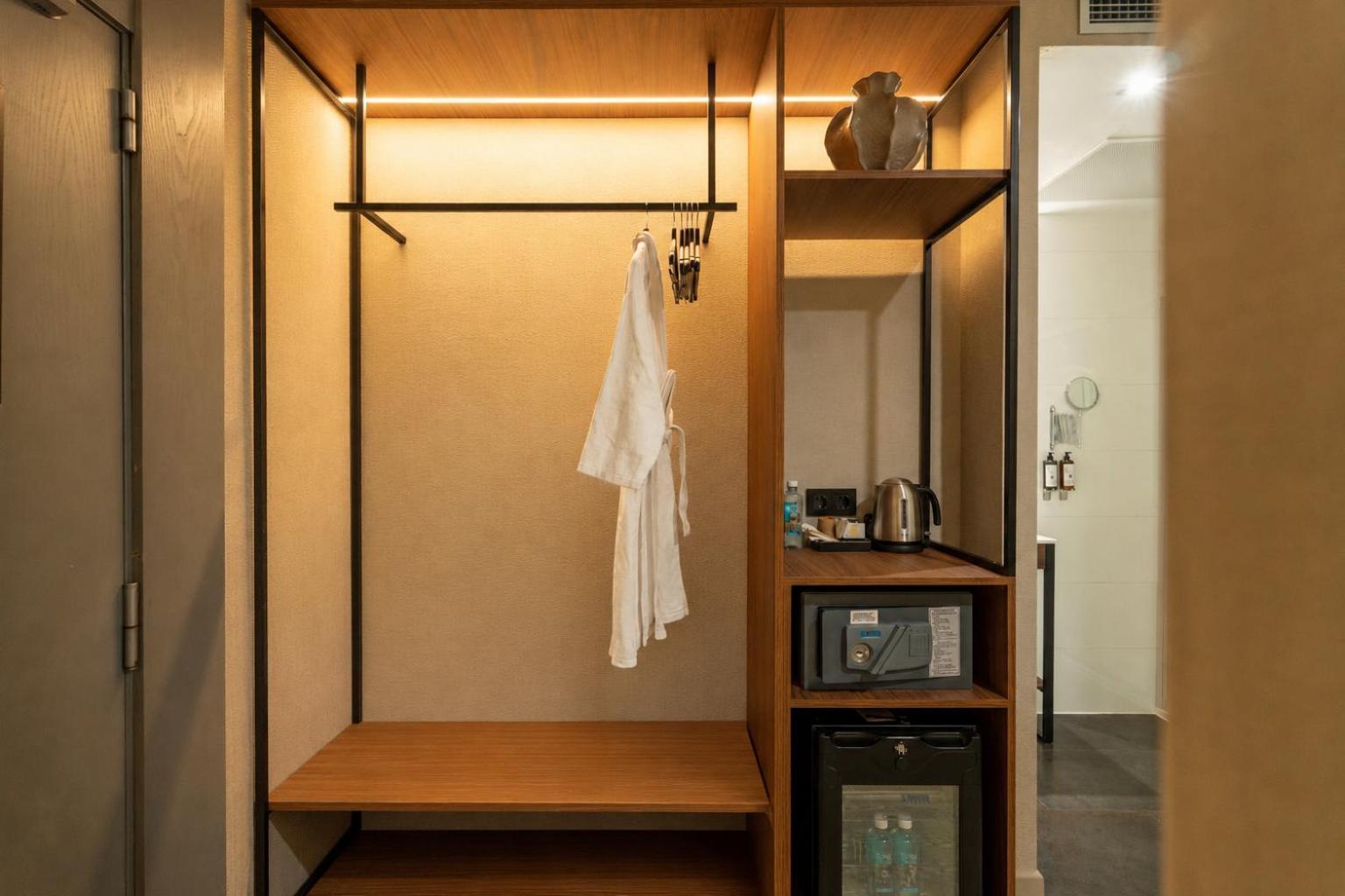 Single Room,1770836563:JPEG