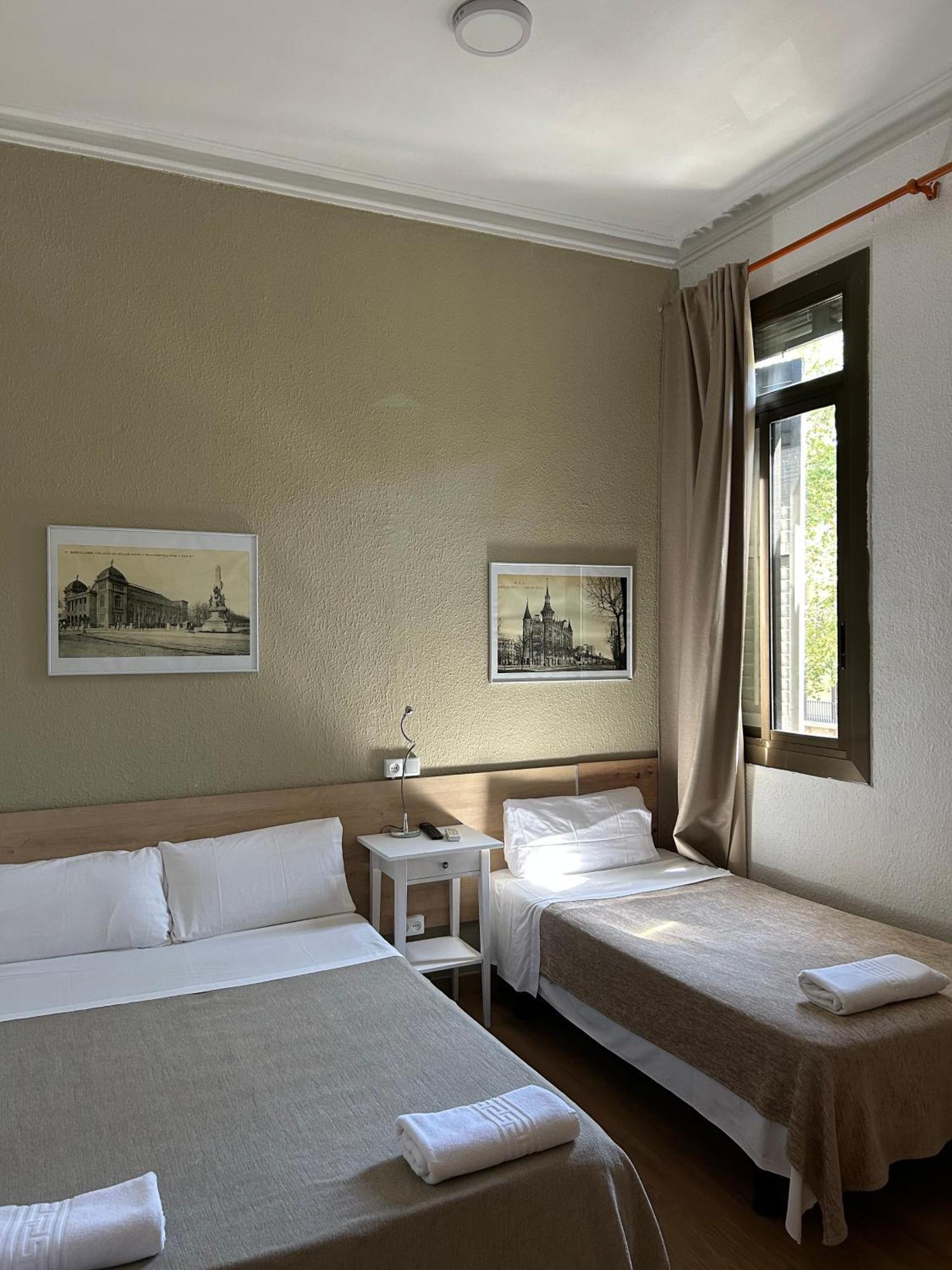 Habitación Triple Básica con baño compartido