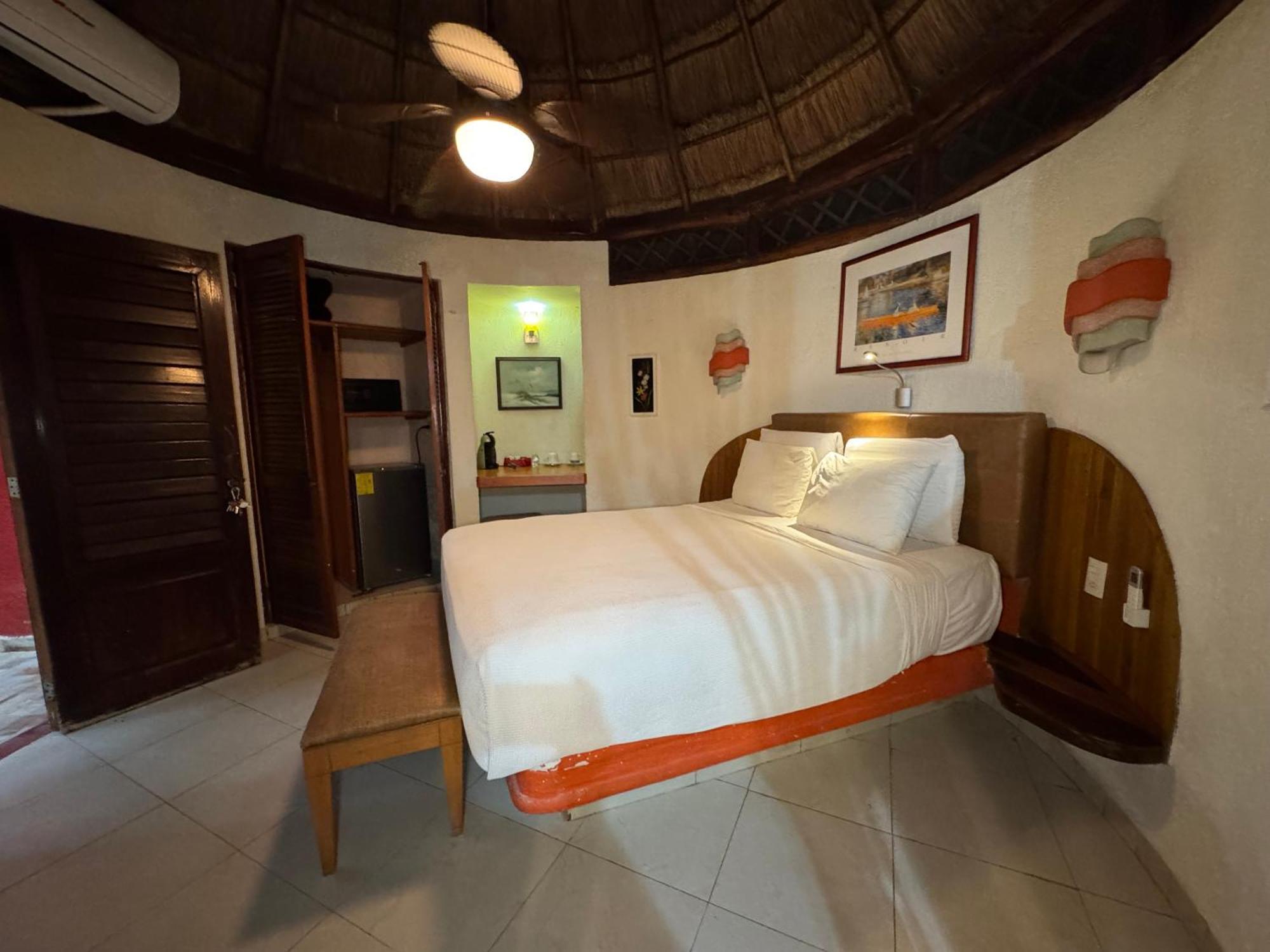 Suite Naranja con cama grande