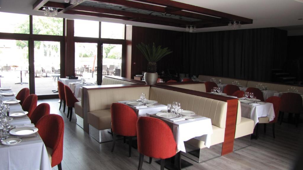 Suite con bañera de hidromasaje y zona de cocina