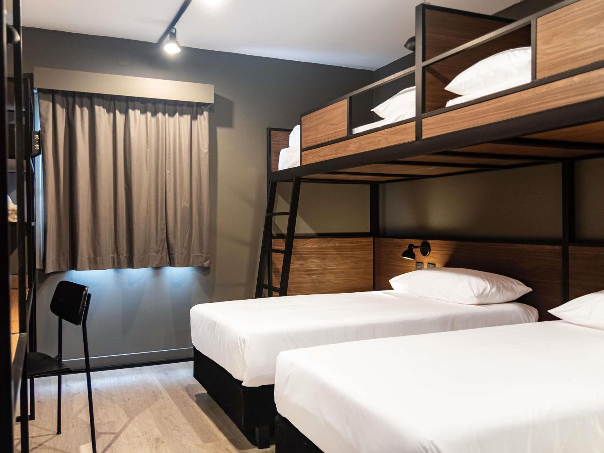 Habitación Estándar con 4 camas individuales