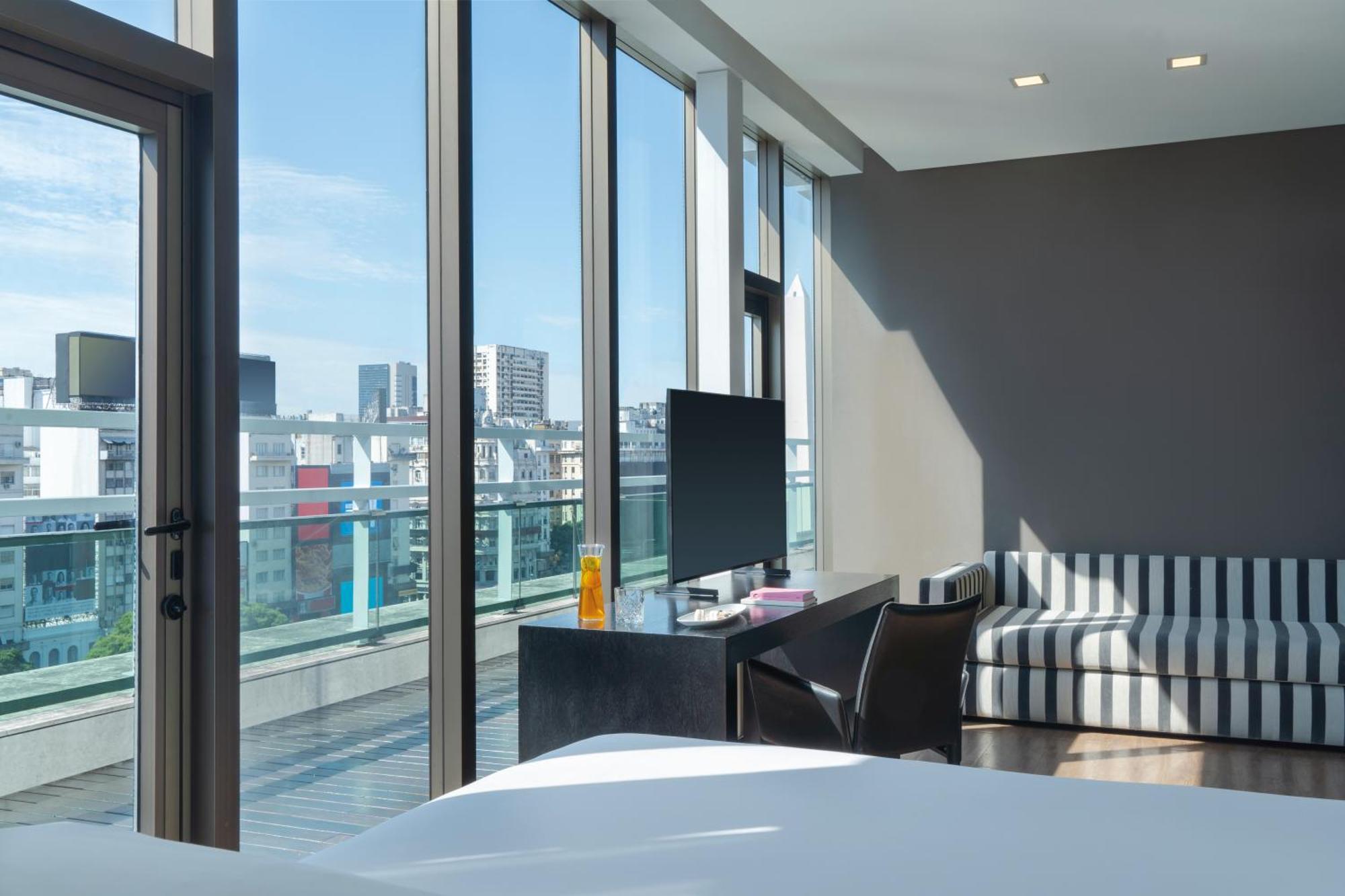 Suite Junior con vistas y terraza con cama supletoria (2 adultos + 1 niño)