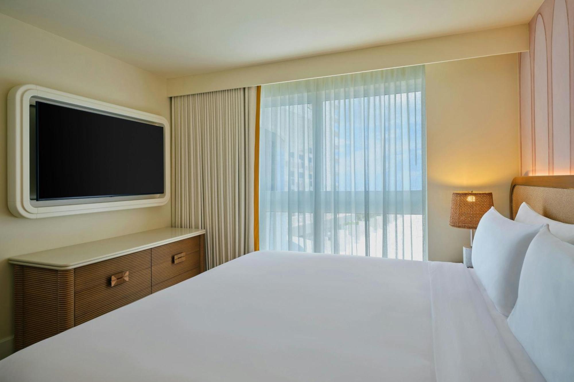 Suite de 1 dormitorio con vistas a la ciudad - 1 cama grande