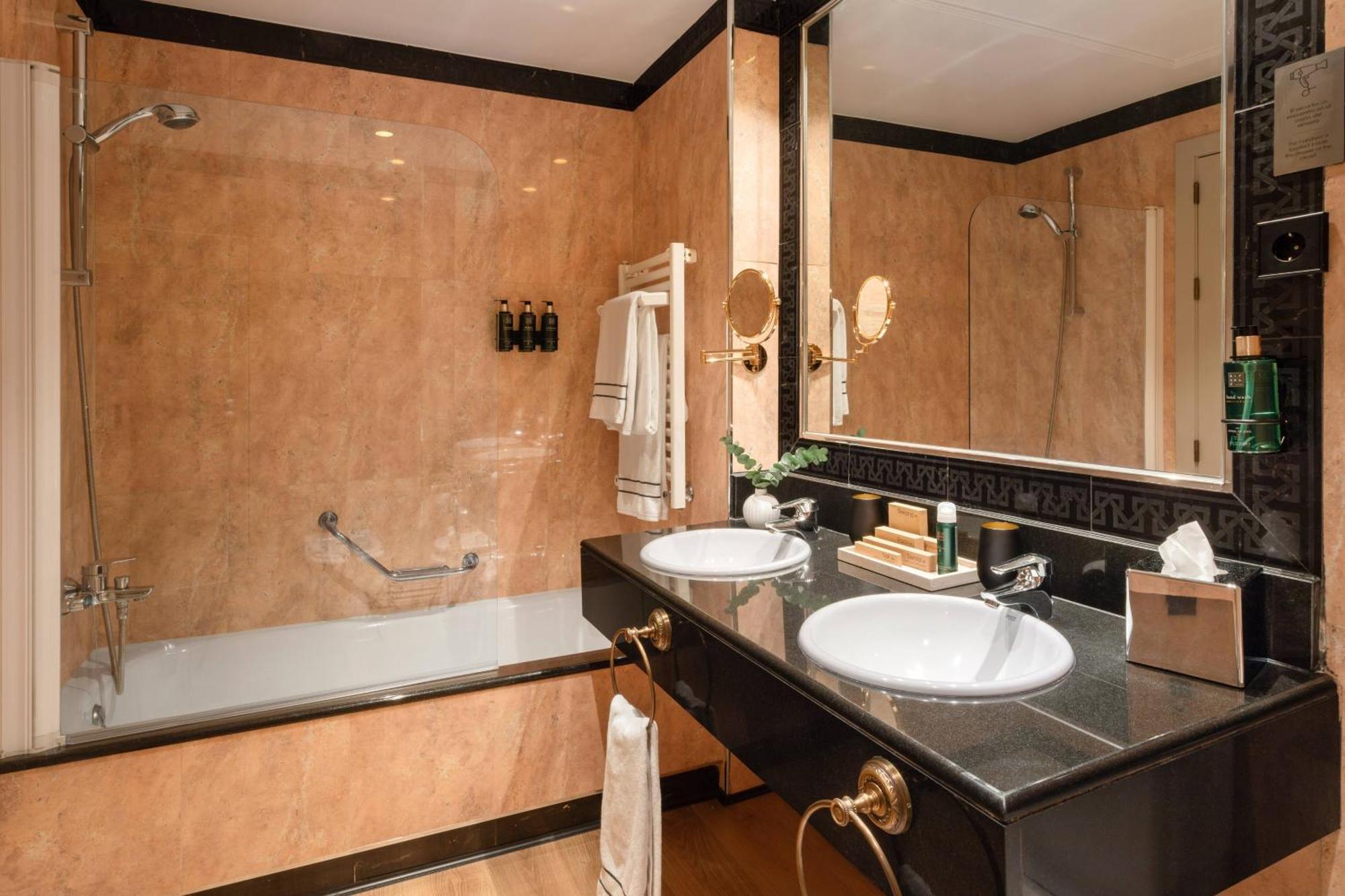 Suite Grand The Level con vistas a la piscina