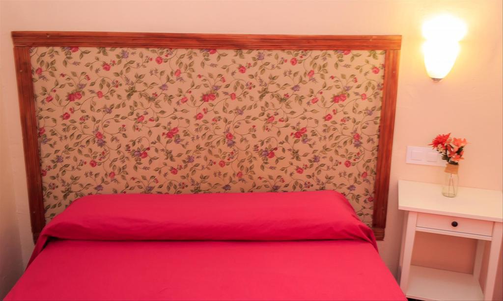 Habitación con cama grande