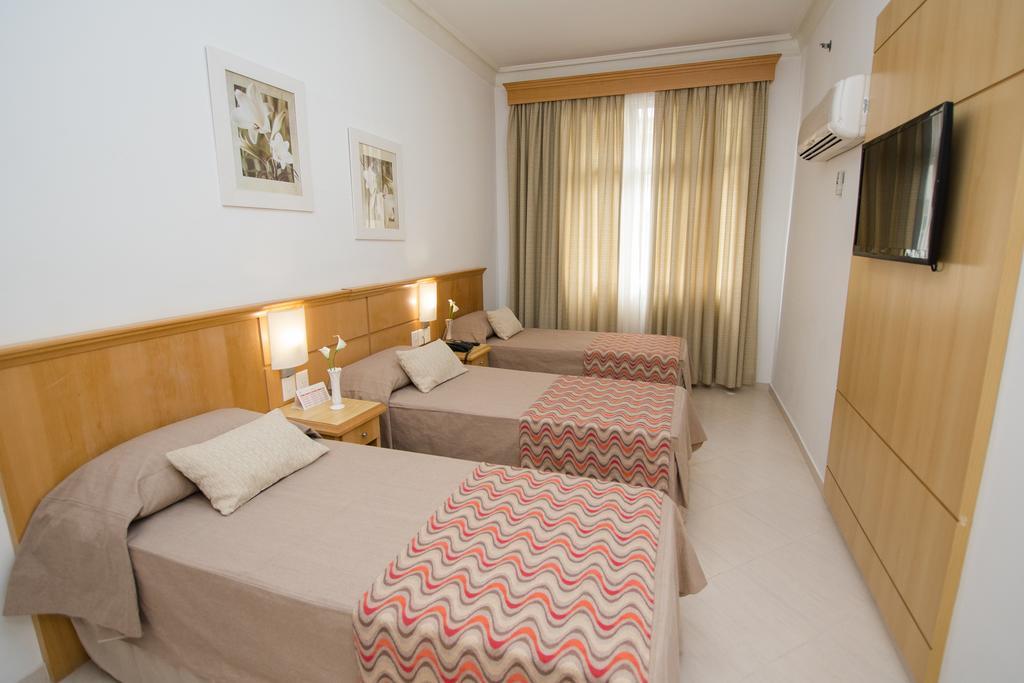 Habitación Triple Estándar con camas individuales