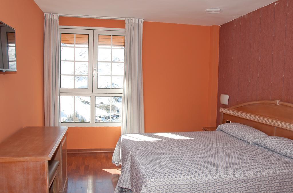 Twin Room,378923203:JPEG