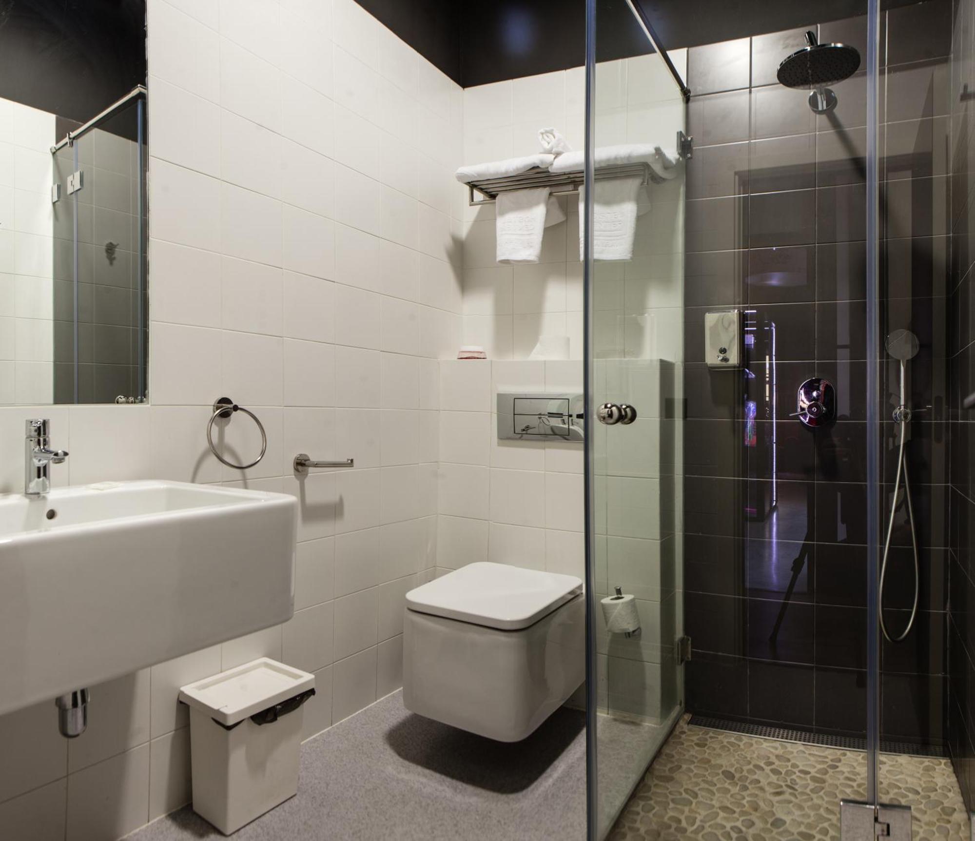 Family Room with Private Bathroom,1319377945:JPEG