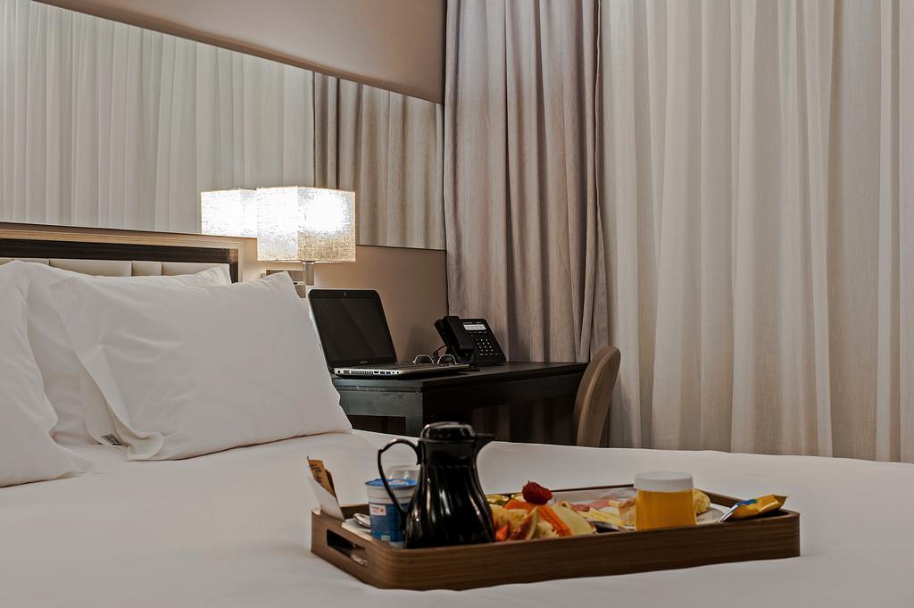 Deluxe Room,434409606:JPEG