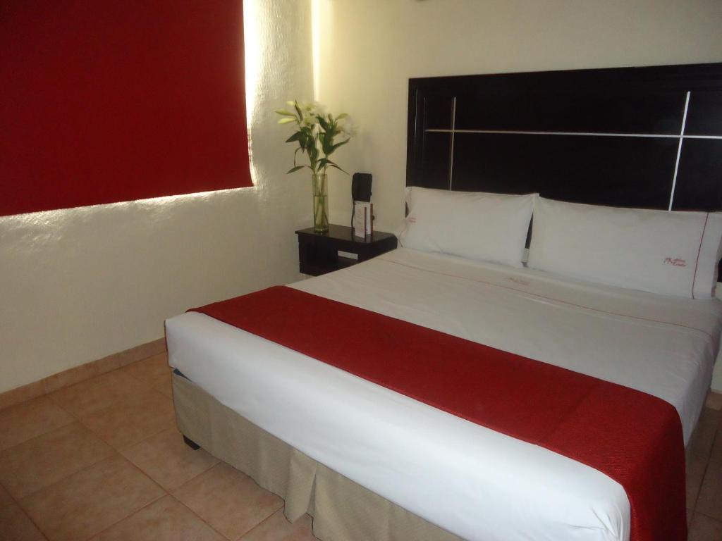 Habitación con cama extragrande.
