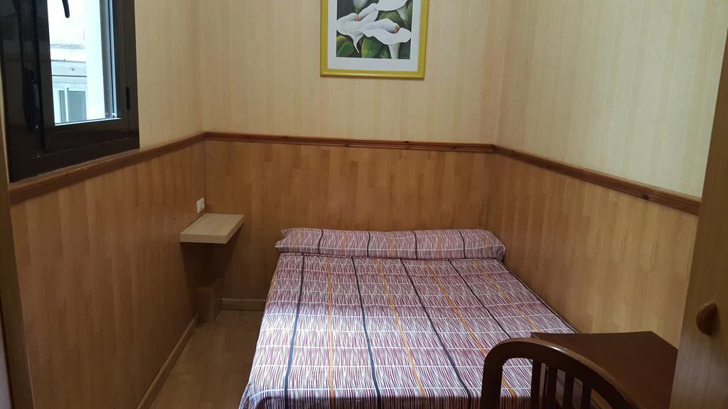 Habitación Doble Económica con baño compartido, sin vistas