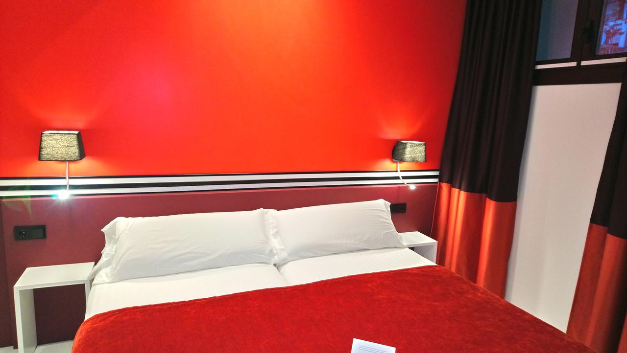 Small Double Room,464800677:JPEG