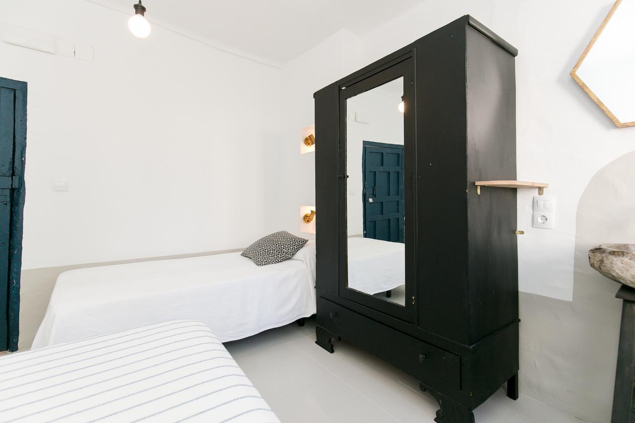 Family Room with Shared Bathroom,507201810:JPEG