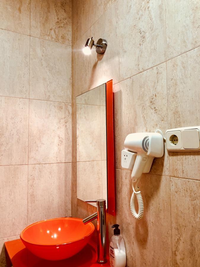 Double Room with Street View,1372547795:JPEG