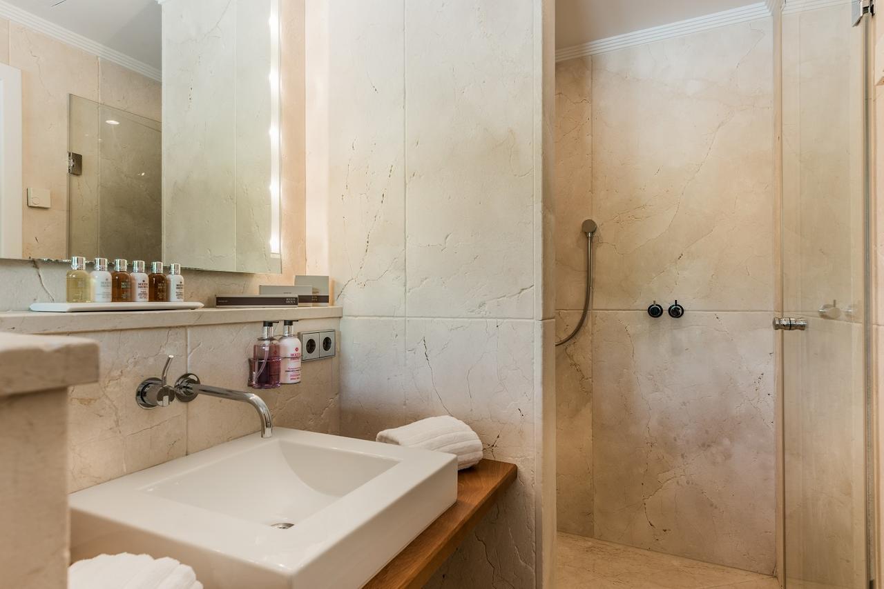 Habitación Doble con vistas a la piscina