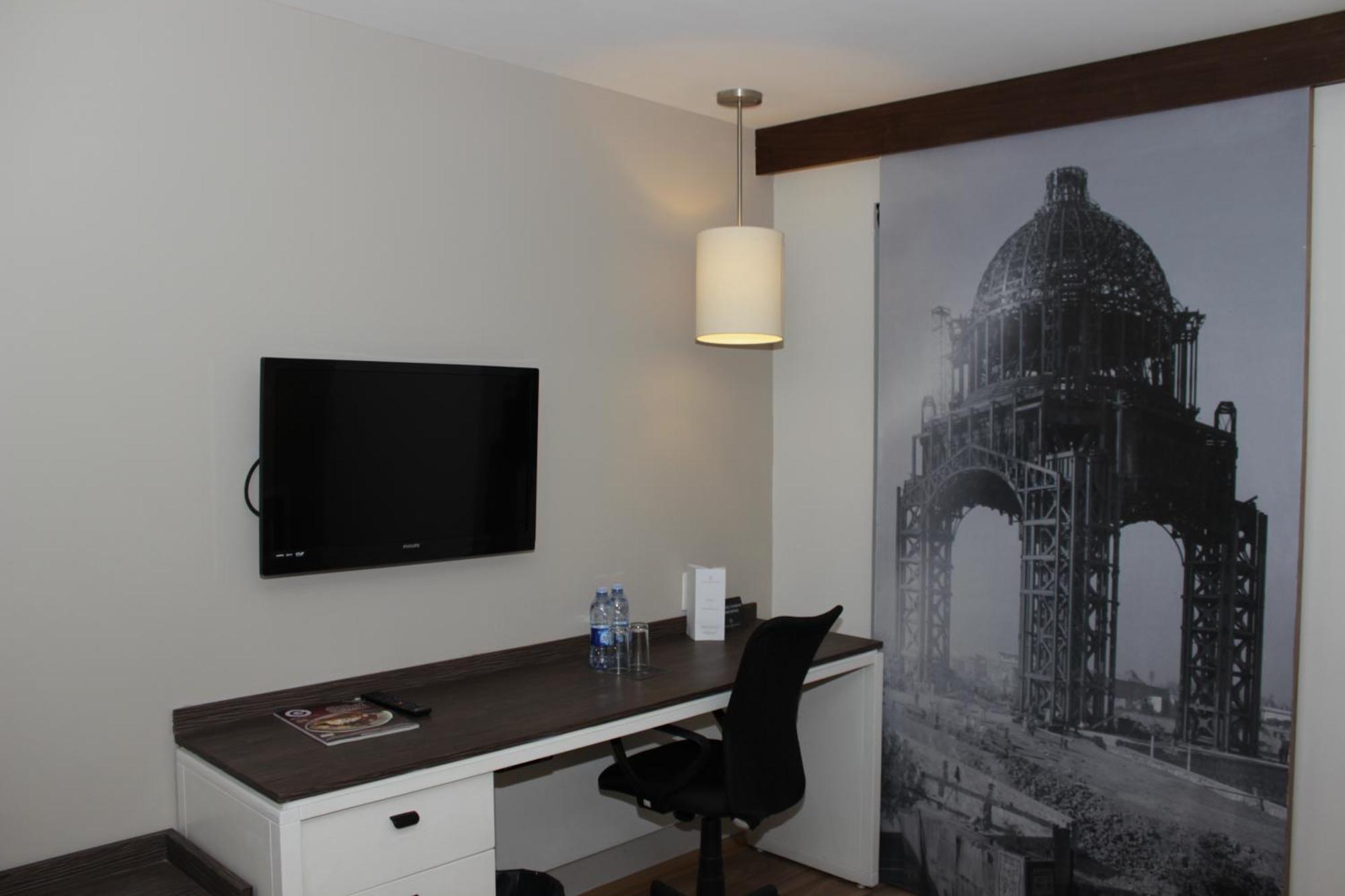 Habitación con cama grande