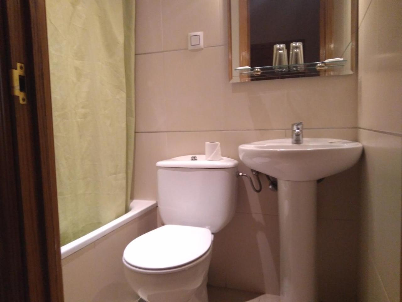 Twin Room with Bath,766760620:JPEG