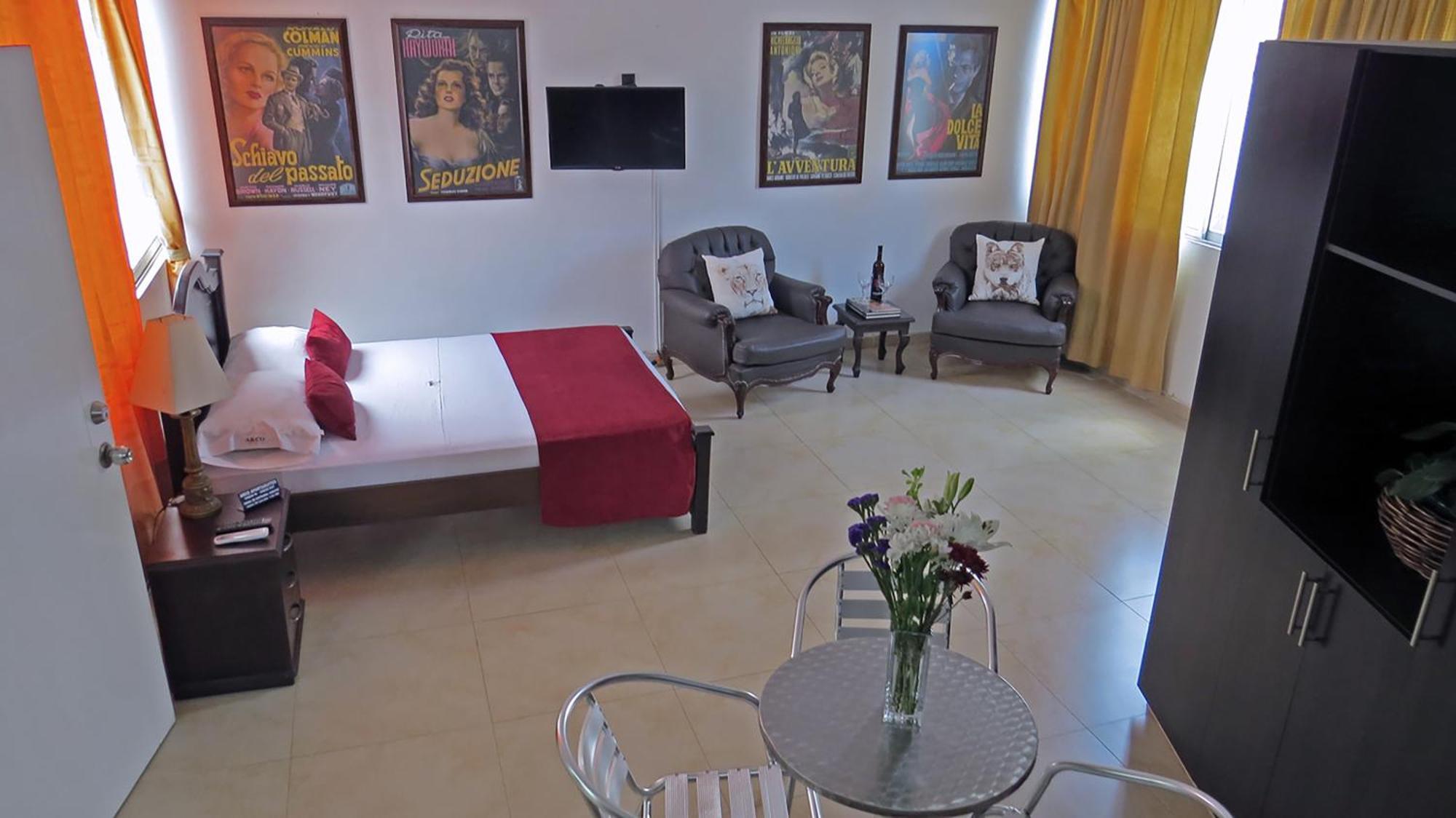 Studio,710339020:JPEG