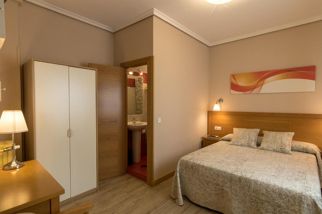 Double Room with Private Bathroom,736499524:JPEG