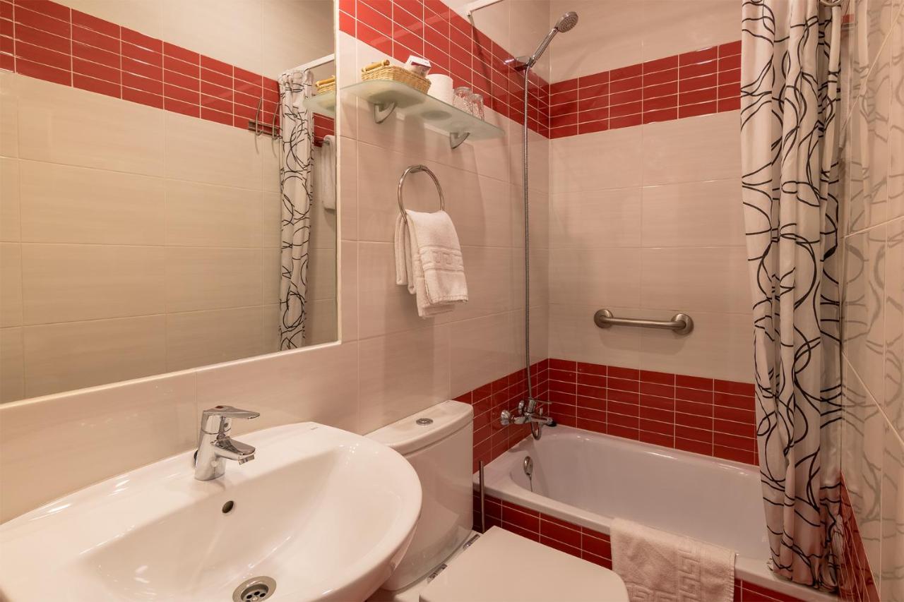 Twin Room with Private Bathroom,736502107:JPEG