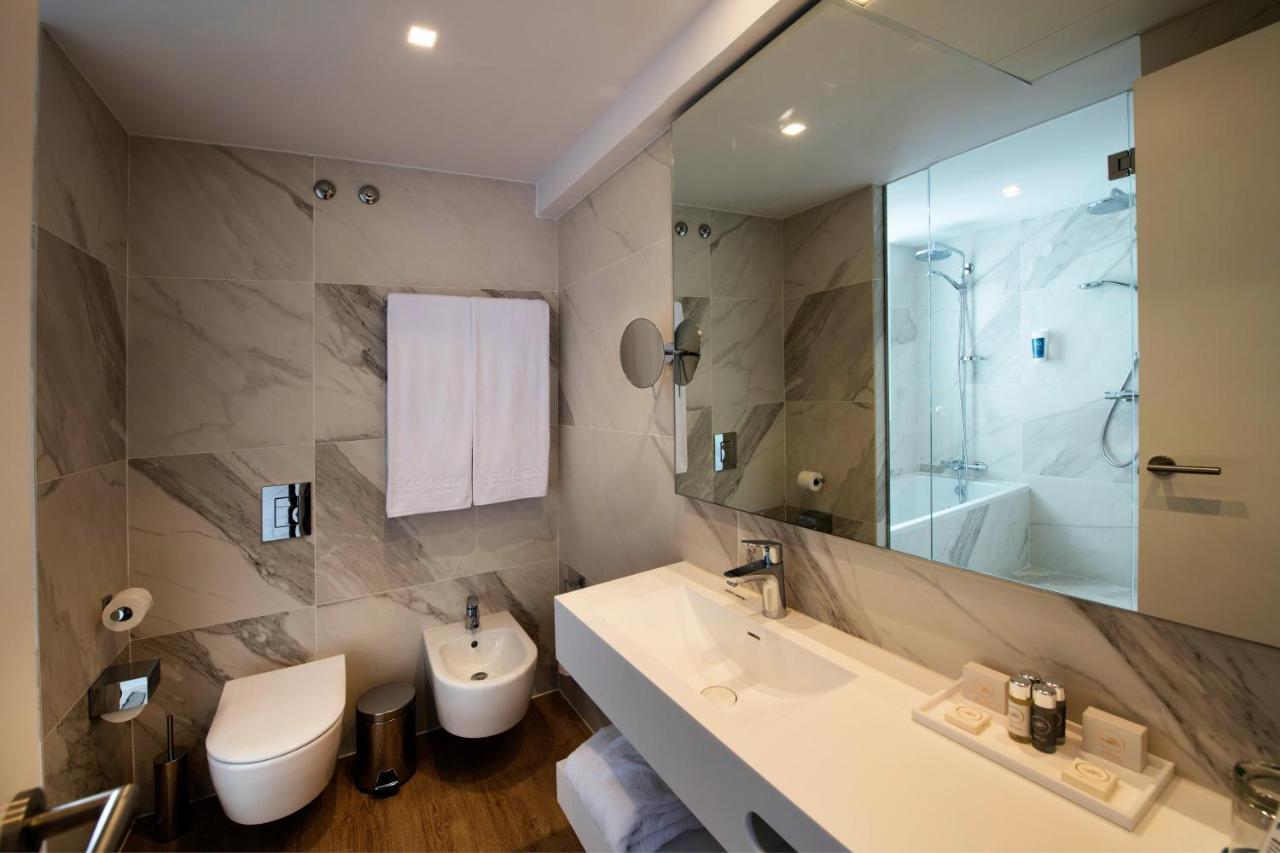 Alojamiento Superior con cama extragrande y vistas a Ria