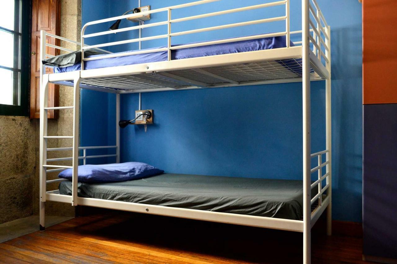 Cama en habitación compartida con 4 camas