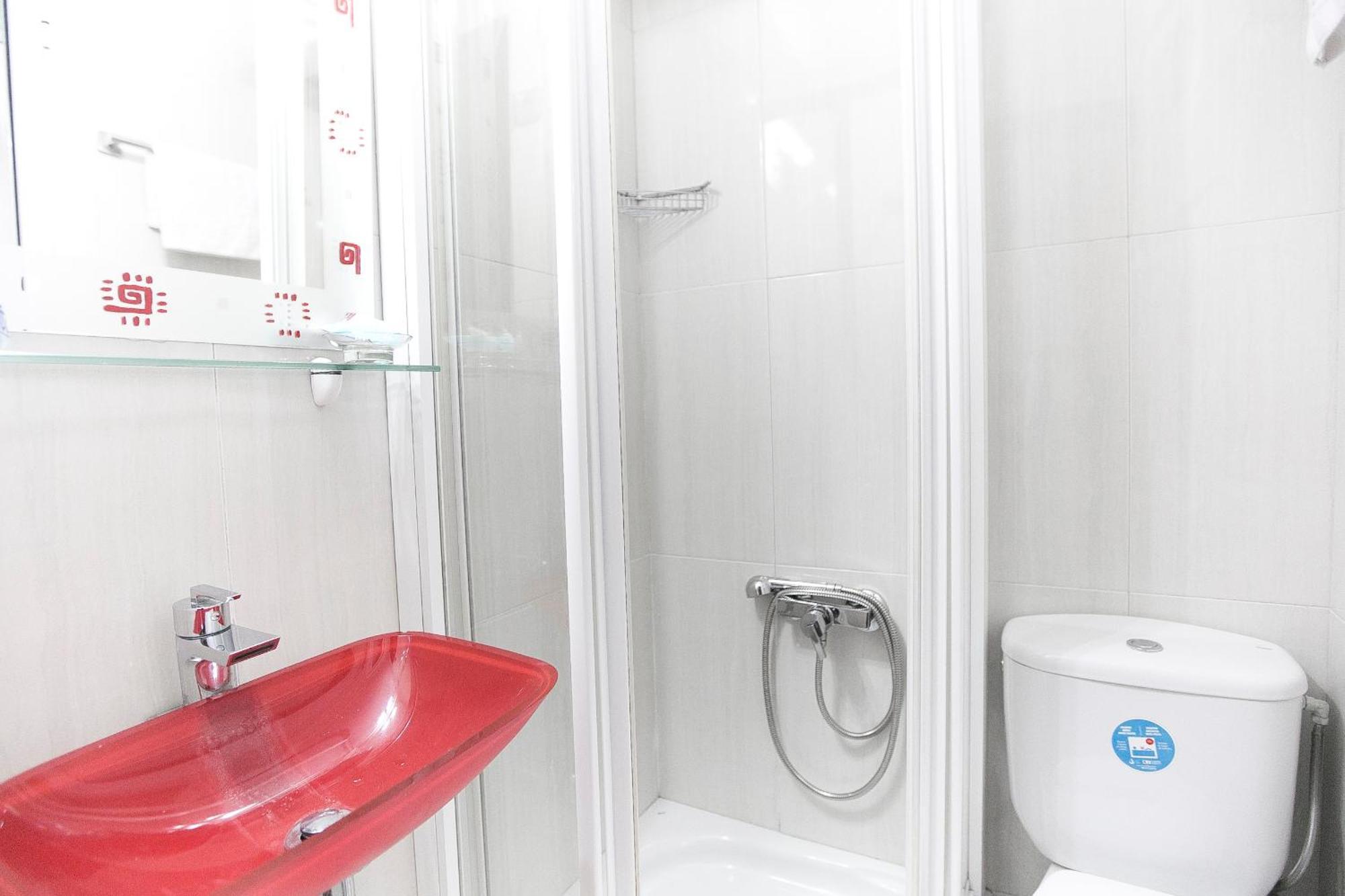 Single Room,820546367:JPEG