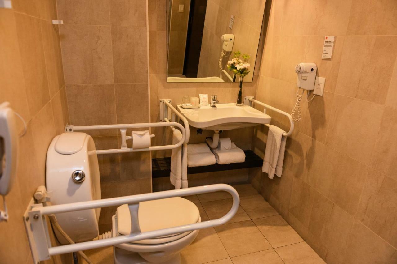 Habitación adaptada para personas con movilidad reducida - Cama grande