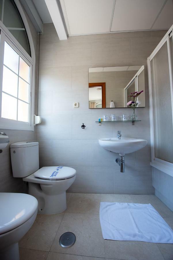 Twin Room with Extra Bed with Private Bathroom,1742726552:JPEG