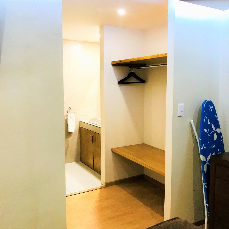 Habitación con cama grande