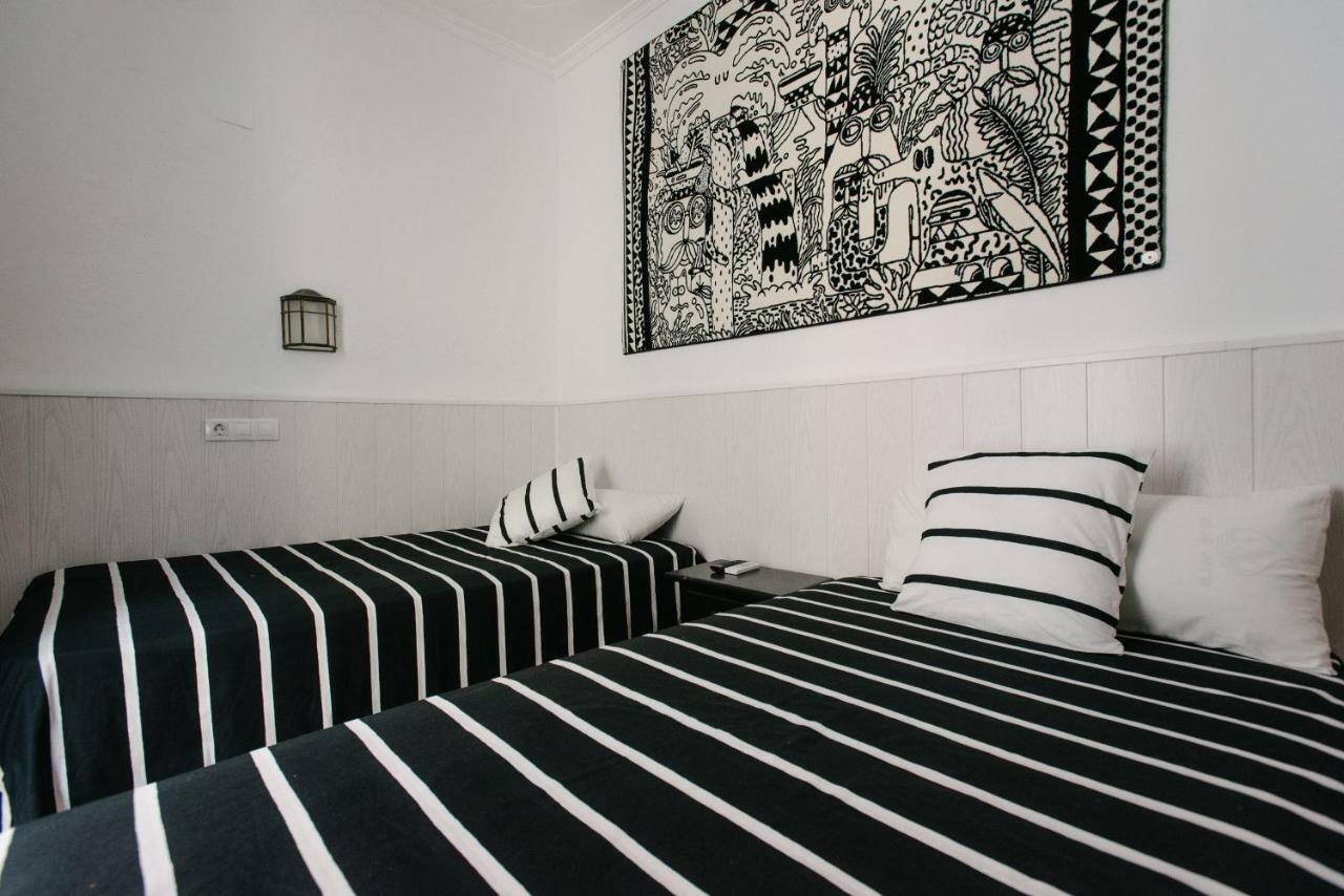 Twin Room with Shared Bathroom,1042604392:JPEG