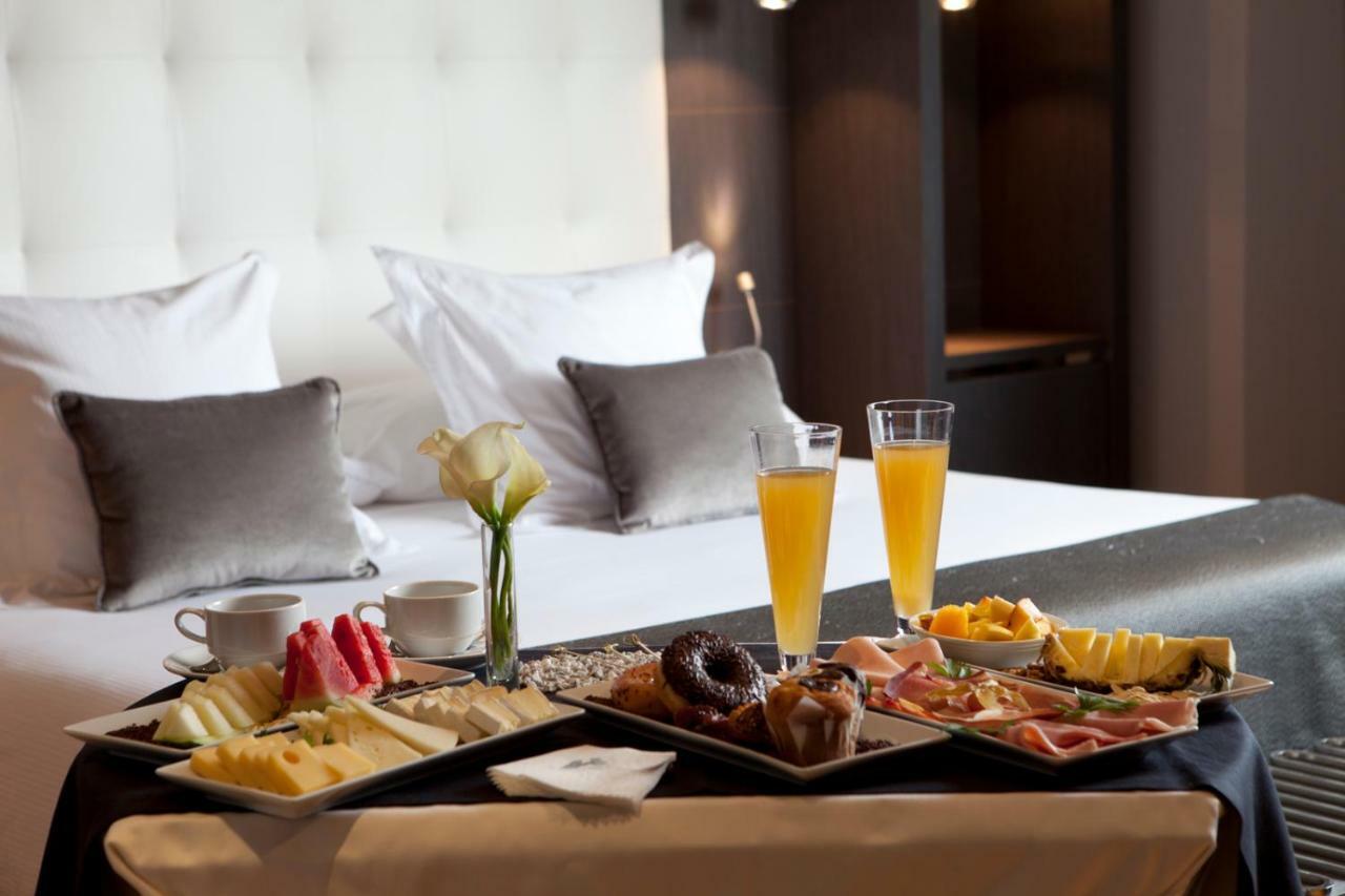 Suite,893939866:JPEG