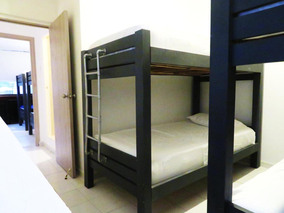 Cama en habitación femenina compartida de 4 camas