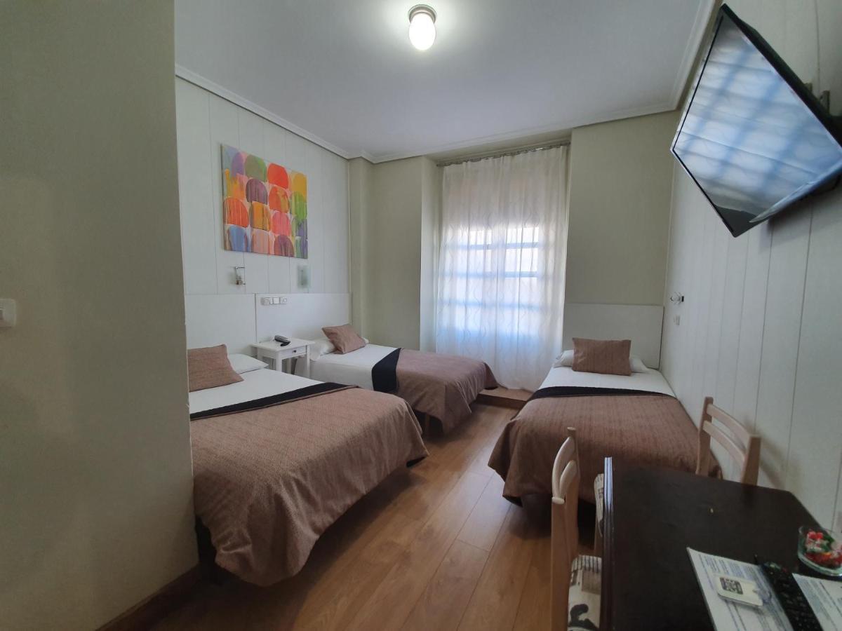 Triple Room with Puerta del Sol Views,997779516:JPEG