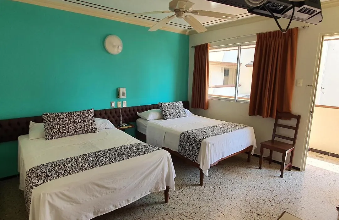Hotel Atlantico a 150 mts de Playa Martí-1