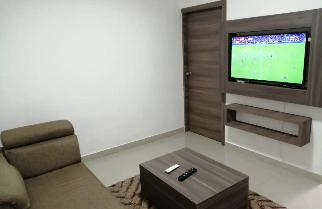 Aparta Suites La Flora-1