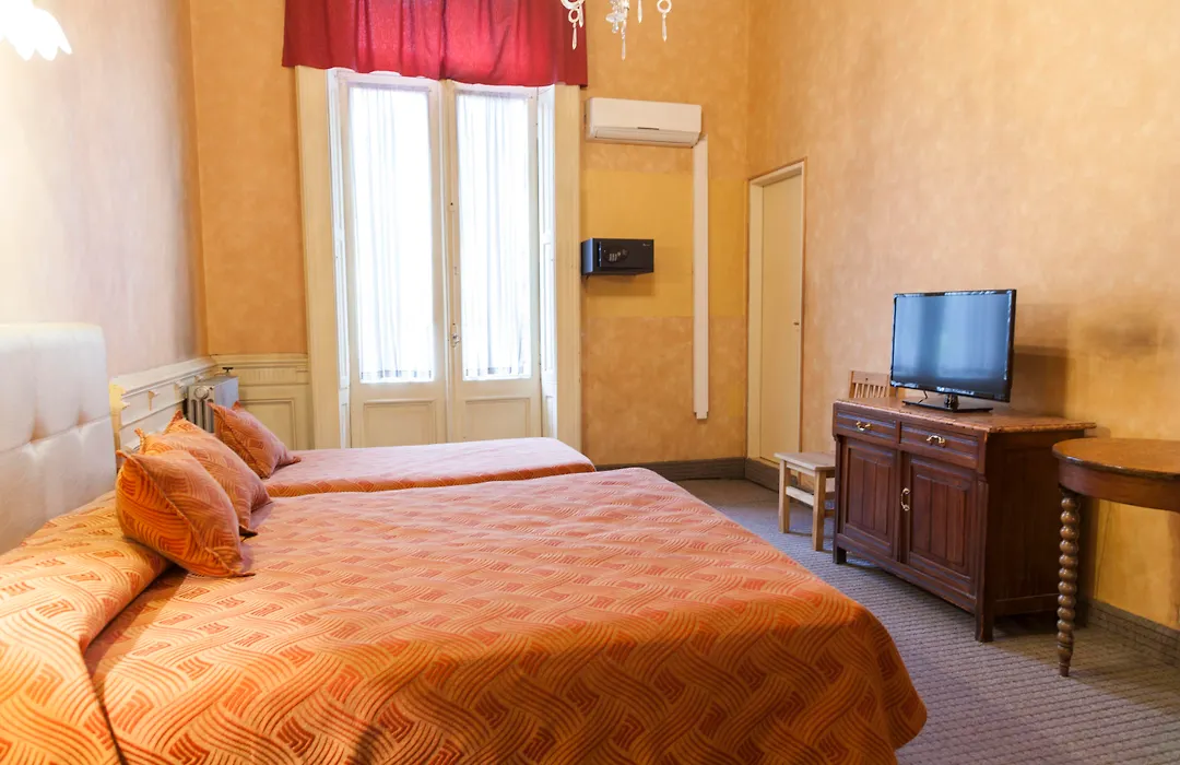 Hotel Reina-1