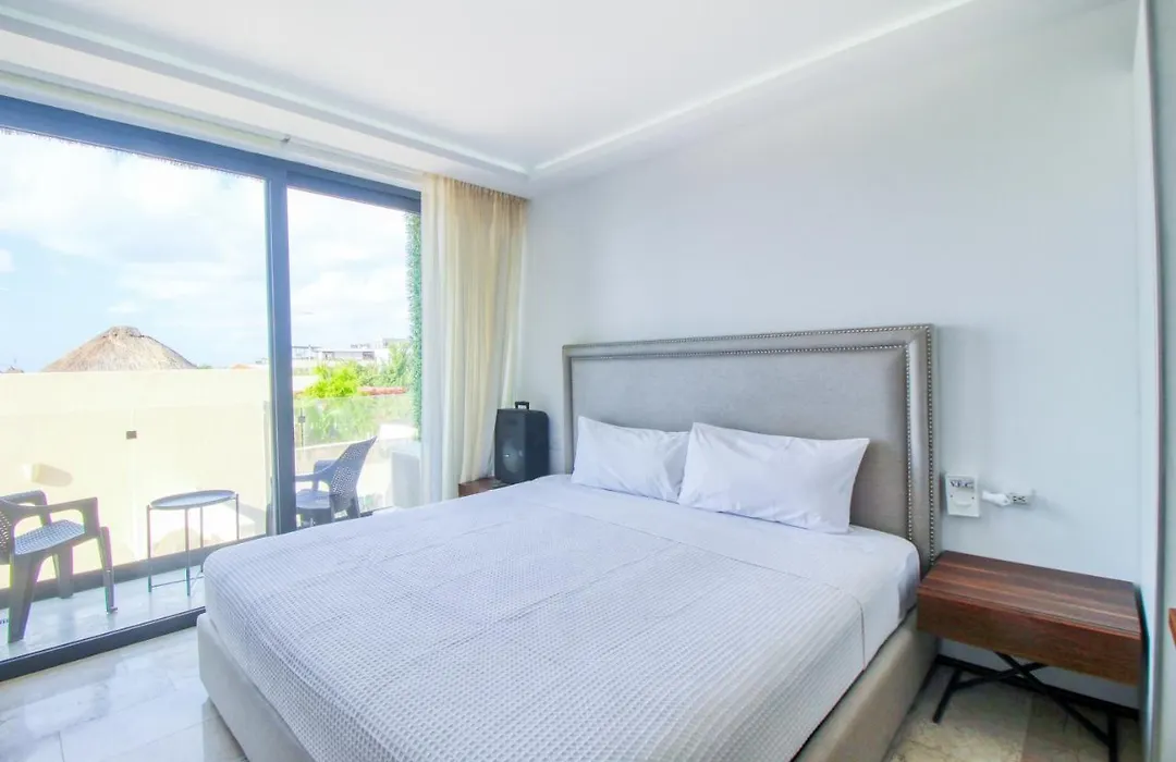 One Paralia 405-1