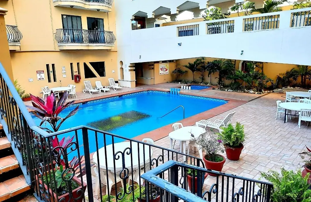 Grand Royal Tampico-1