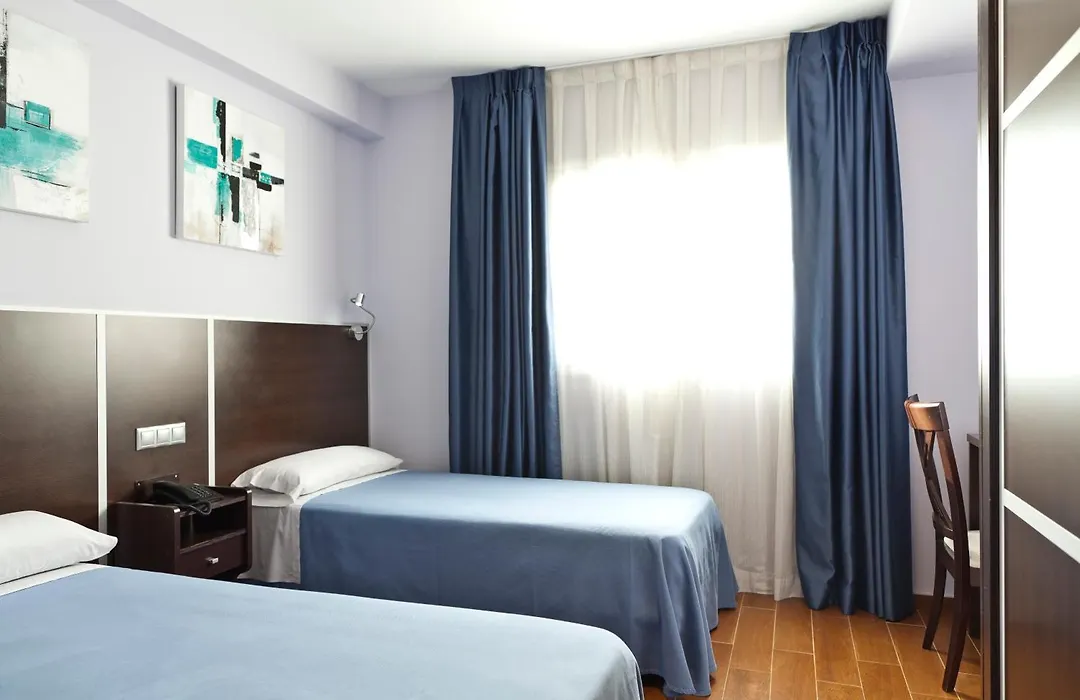 Hostal Avenida Barajas-1