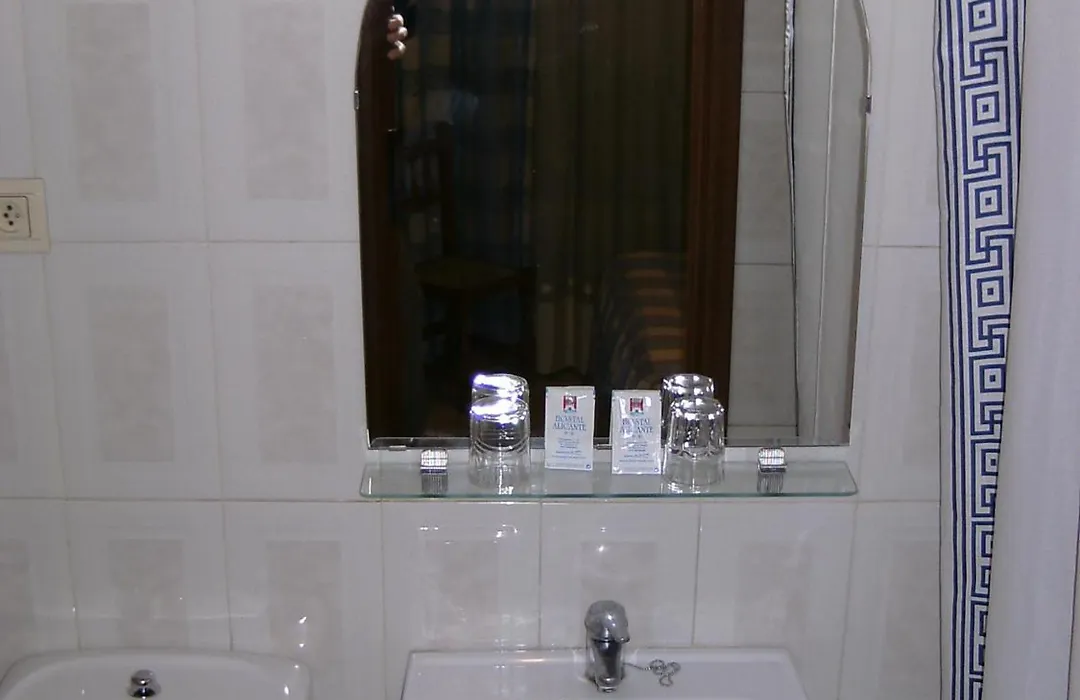 Hostal Alicante-1