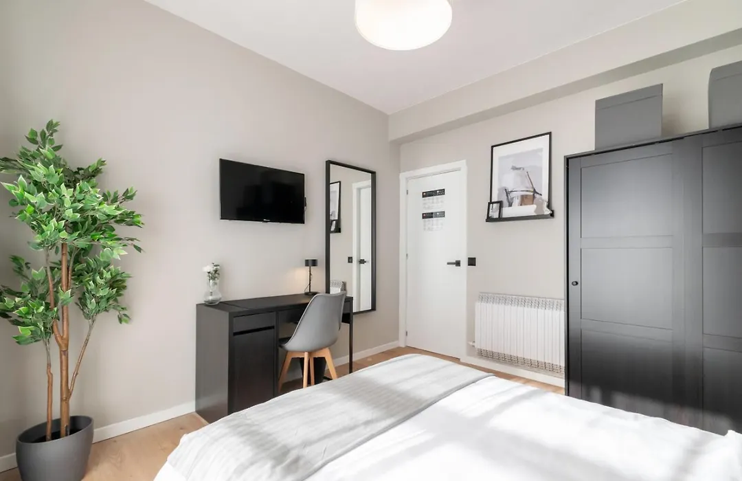 Coliving Gran Via Carlos III-1