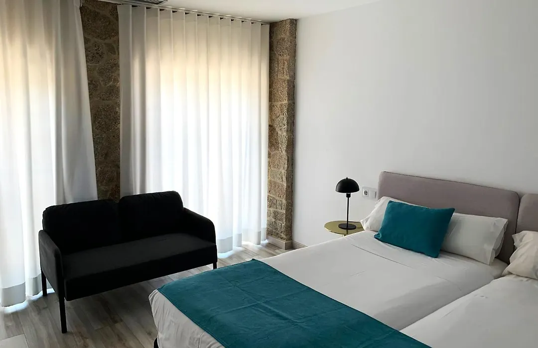 Hotel Pombal Rooms-1