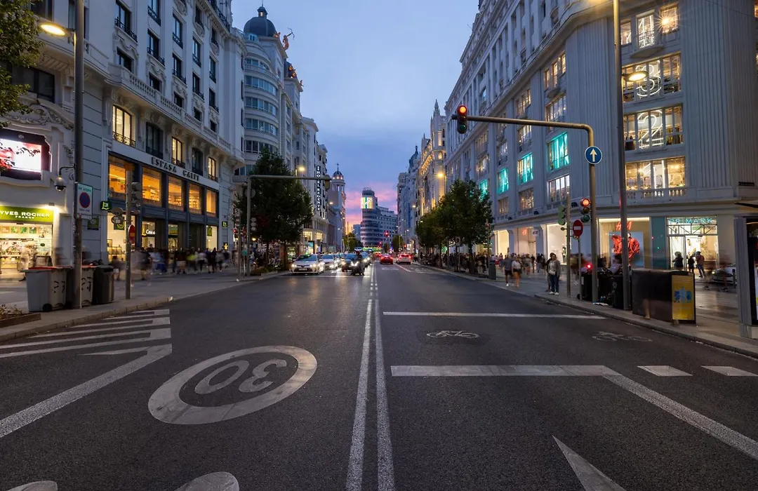 Hotel Avenida Gran Vía-1