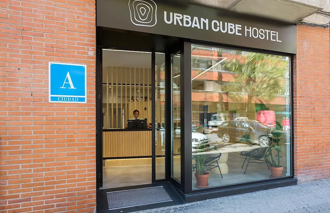Urban Cube Hostel Sevilla-1