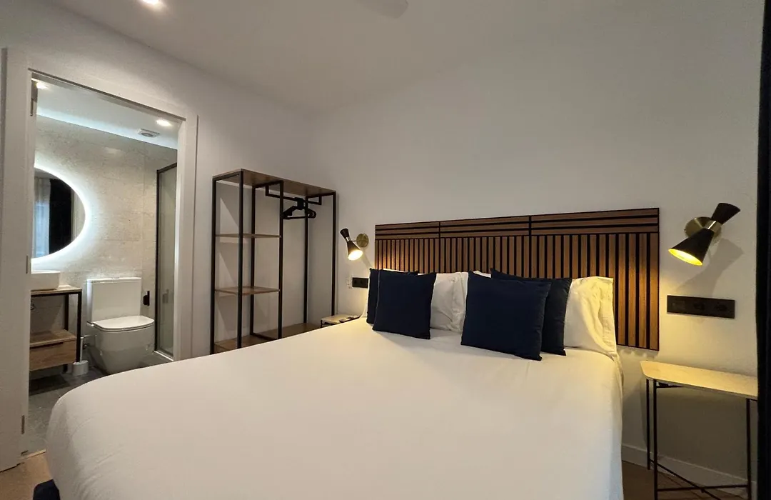 Arenal Rooms Bilbao-1