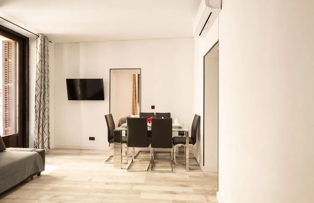 Apartamentos Day Madrid VALVERDE Centro Gran Via Sol Malasaña-1